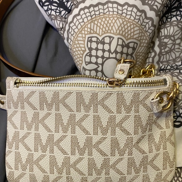 Michael Kors Fanny Pack - Picture 6 of 7